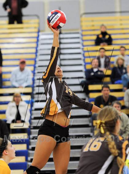 Thumbnail 2 in Parker vs. Menlo (CIF State D4 Final) photogallery.