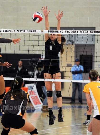 Thumbnail 1 in Parker vs. Menlo (CIF State D4 Final) photogallery.