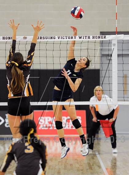 Thumbnail 1 in Parker vs. Menlo (CIF State D4 Final) photogallery.