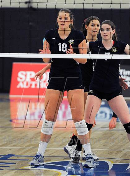 Thumbnail 2 in Parker vs. Menlo (CIF State D4 Final) photogallery.