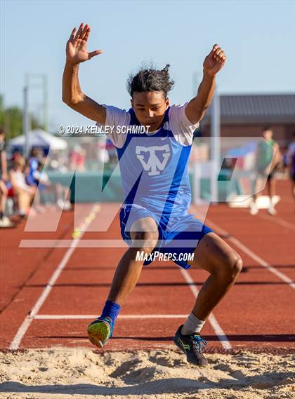 Thumbnail 2 in OSSAA 3A/4A OBU-Shawnee Regional (Field Events) photogallery.