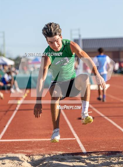 Thumbnail 2 in OSSAA 3A/4A OBU-Shawnee Regional (Field Events) photogallery.