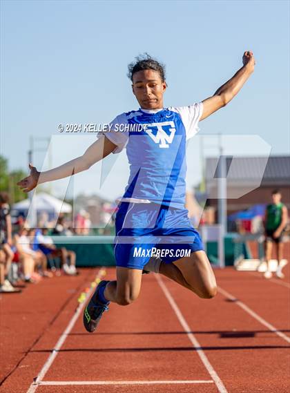 Thumbnail 1 in OSSAA 3A/4A OBU-Shawnee Regional (Field Events) photogallery.
