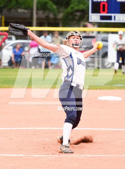 Thumbnail 3 in De La Salle @ Ursuline Academy (LHSAA 3A/4A Regional Playoff) photogallery.