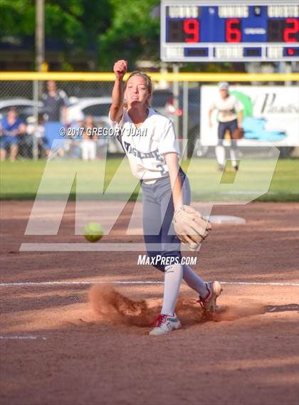 Thumbnail 3 in De La Salle @ Ursuline Academy (LHSAA 3A/4A Regional Playoff) photogallery.