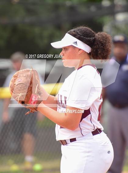 Thumbnail 3 in De La Salle @ Ursuline Academy (LHSAA 3A/4A Regional Playoff) photogallery.