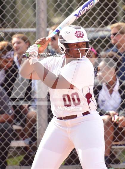 Thumbnail 3 in De La Salle @ Ursuline Academy (LHSAA 3A/4A Regional Playoff) photogallery.