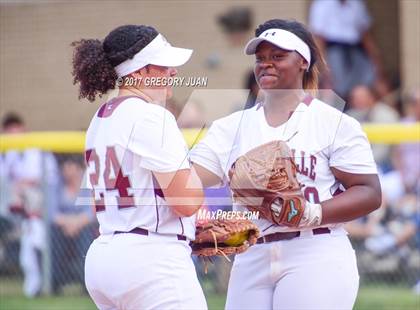 Thumbnail 1 in De La Salle @ Ursuline Academy (LHSAA 3A/4A Regional Playoff) photogallery.