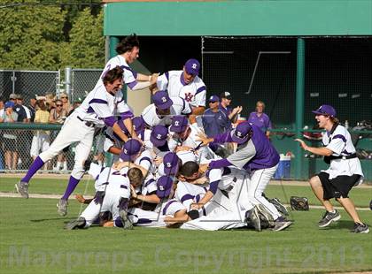 Thumbnail 3 in De La Salle vs. Amador Valley (CIF NCS D1 Final) photogallery.
