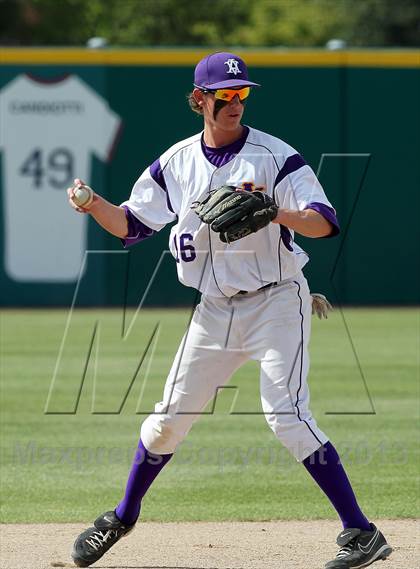 Thumbnail 2 in De La Salle vs. Amador Valley (CIF NCS D1 Final) photogallery.