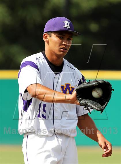 Thumbnail 3 in De La Salle vs. Amador Valley (CIF NCS D1 Final) photogallery.