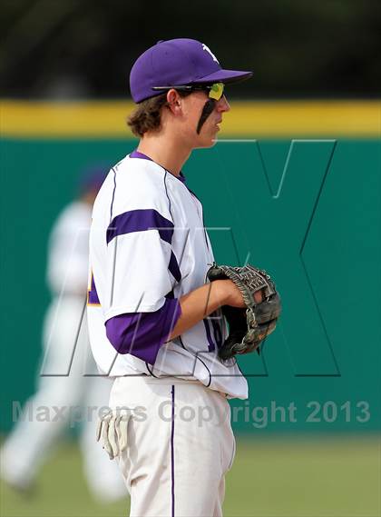 Thumbnail 2 in De La Salle vs. Amador Valley (CIF NCS D1 Final) photogallery.