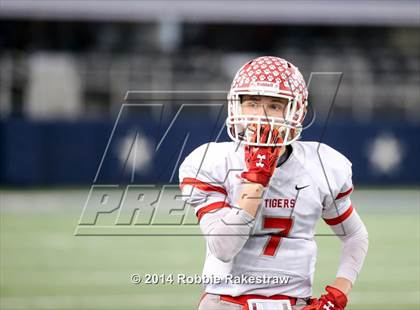Thumbnail 3 in Albany vs. Bremond (UIL 2A Division 2 Final) photogallery.