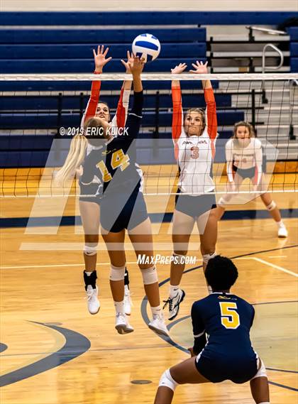 Thumbnail 1 in Land O' Lakes vs. Bradenton Christian (Bishop McLaughlin Tournament) photogallery.