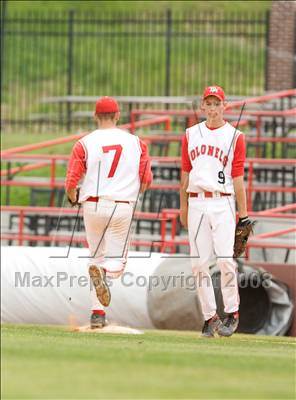 Thumbnail 2 in Highlands vs. Dixie Heights (KHSAA Region 9 Playoffs) photogallery.
