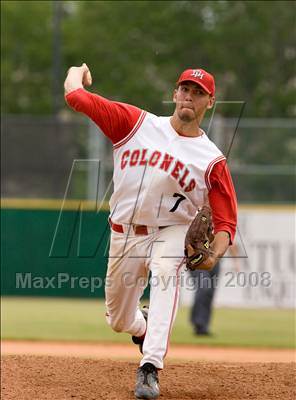 Thumbnail 2 in Highlands vs. Dixie Heights (KHSAA Region 9 Playoffs) photogallery.