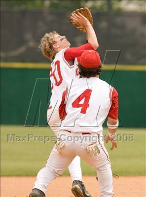 Thumbnail 2 in Highlands vs. Dixie Heights (KHSAA Region 9 Playoffs) photogallery.