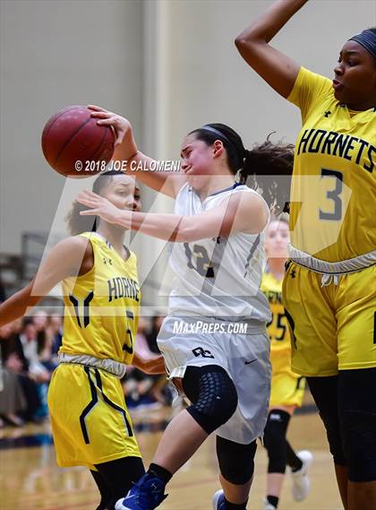 Thumbnail 1 in East Central vs O'Connor (Class 6A Bi District) photogallery.