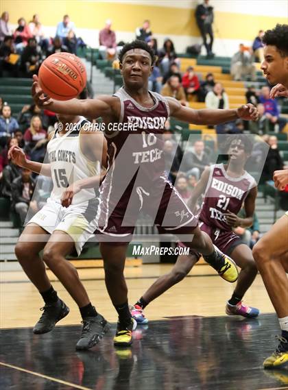 Thumbnail 2 in Edison Tech @ Rush-Henrietta (Section 5 Class AA Quarterfinal) photogallery.