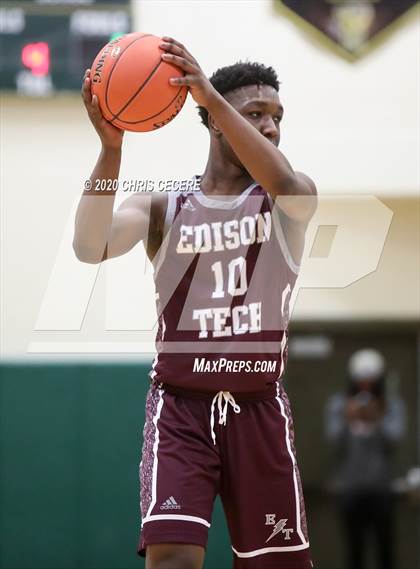 Thumbnail 2 in Edison Tech @ Rush-Henrietta (Section 5 Class AA Quarterfinal) photogallery.