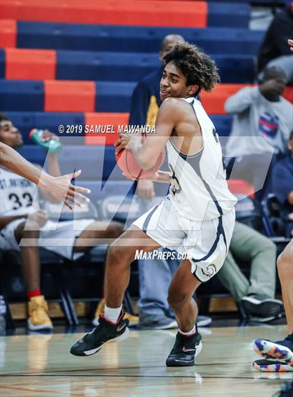Thumbnail 3 in Chaminade vs. St. Anthony (Marianist Classic) photogallery.