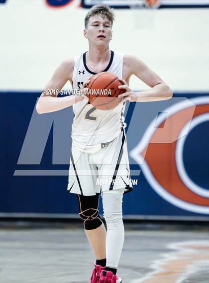 Thumbnail 2 in Chaminade vs. St. Anthony (Marianist Classic) photogallery.