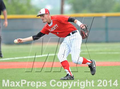 Thumbnail 3 in Liberty vs. Hallsville  (UIL 4A Region 2 Semifinal) photogallery.