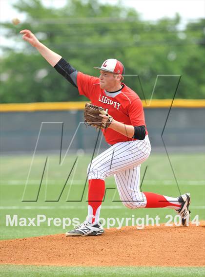Thumbnail 1 in Liberty vs. Hallsville  (UIL 4A Region 2 Semifinal) photogallery.