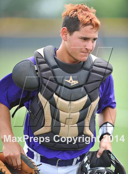 Thumbnail 3 in Liberty vs. Hallsville  (UIL 4A Region 2 Semifinal) photogallery.