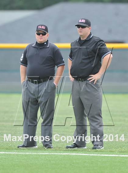 Thumbnail 1 in Liberty vs. Hallsville  (UIL 4A Region 2 Semifinal) photogallery.