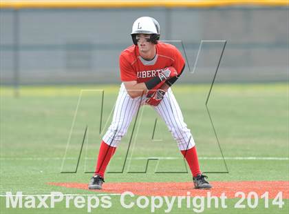 Thumbnail 3 in Liberty vs. Hallsville  (UIL 4A Region 2 Semifinal) photogallery.