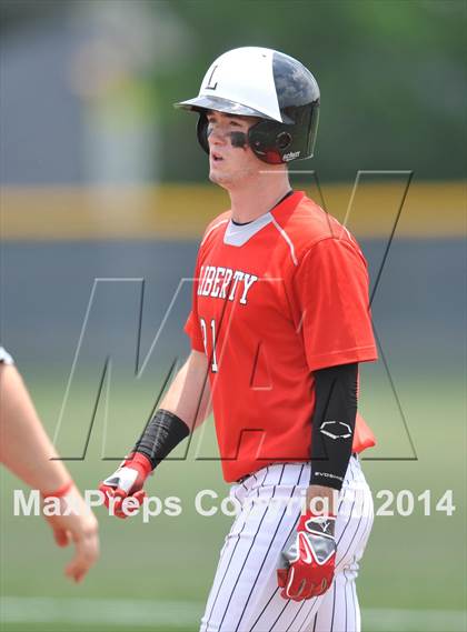 Thumbnail 2 in Liberty vs. Hallsville  (UIL 4A Region 2 Semifinal) photogallery.