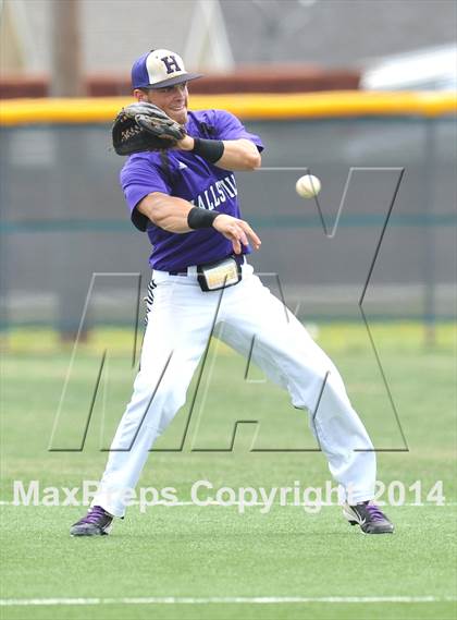 Thumbnail 2 in Liberty vs. Hallsville  (UIL 4A Region 2 Semifinal) photogallery.