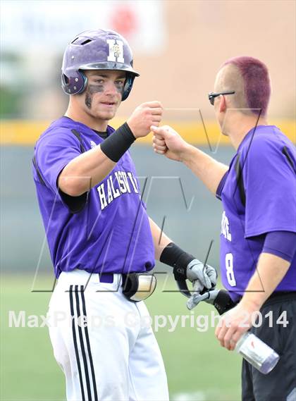 Thumbnail 3 in Liberty vs. Hallsville  (UIL 4A Region 2 Semifinal) photogallery.