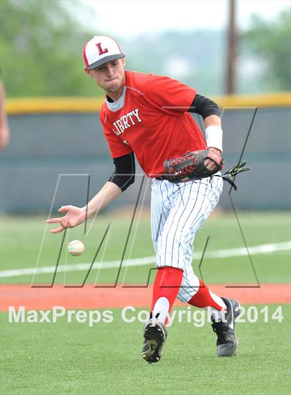 Thumbnail 1 in Liberty vs. Hallsville  (UIL 4A Region 2 Semifinal) photogallery.