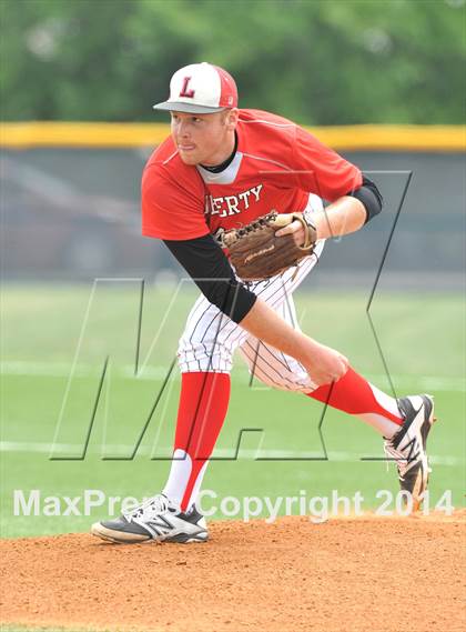 Thumbnail 3 in Liberty vs. Hallsville  (UIL 4A Region 2 Semifinal) photogallery.
