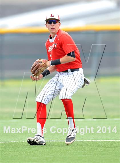 Thumbnail 3 in Liberty vs. Hallsville  (UIL 4A Region 2 Semifinal) photogallery.