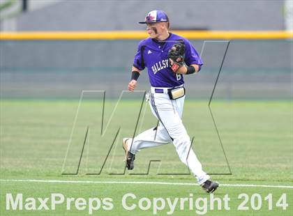 Thumbnail 3 in Liberty vs. Hallsville  (UIL 4A Region 2 Semifinal) photogallery.