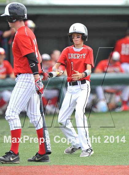 Thumbnail 3 in Liberty vs. Hallsville  (UIL 4A Region 2 Semifinal) photogallery.
