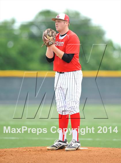 Thumbnail 3 in Liberty vs. Hallsville  (UIL 4A Region 2 Semifinal) photogallery.