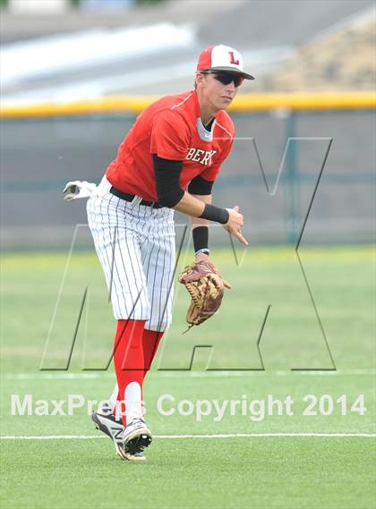 Thumbnail 1 in Liberty vs. Hallsville  (UIL 4A Region 2 Semifinal) photogallery.