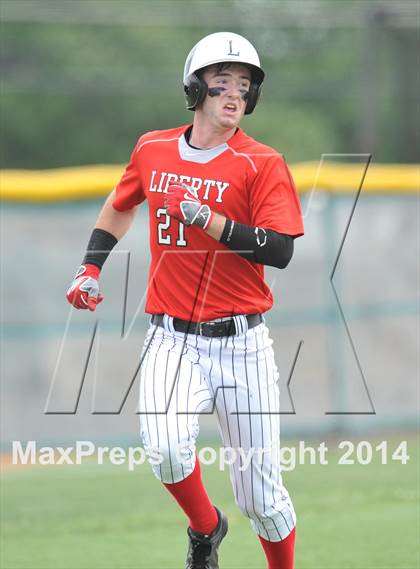Thumbnail 3 in Liberty vs. Hallsville  (UIL 4A Region 2 Semifinal) photogallery.