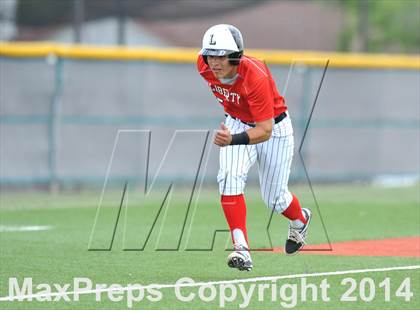Thumbnail 3 in Liberty vs. Hallsville  (UIL 4A Region 2 Semifinal) photogallery.