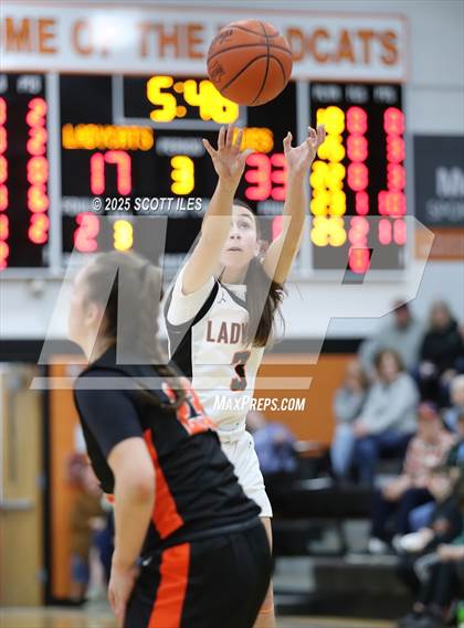Thumbnail 3 in Amanda-Clearcreek vs. North Union (OHSAA D5 District Semi Final) photogallery.