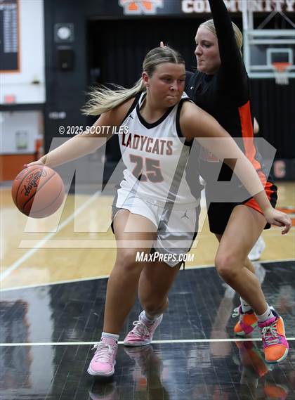Thumbnail 2 in Amanda-Clearcreek vs. North Union (OHSAA D5 District Semi Final) photogallery.