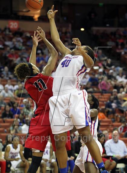 Thumbnail 1 in Duncanville vs. Manvel (UIL 5A Final) photogallery.