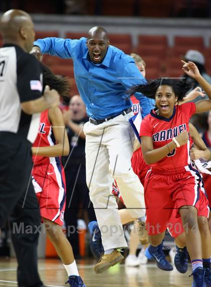 Thumbnail 3 in Duncanville vs. Manvel (UIL 5A Final) photogallery.