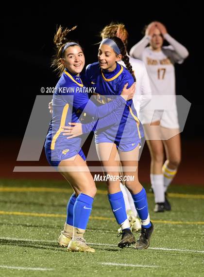 Thumbnail 2 in Granby Memorial vs. Mercy (CIAC Class M Semifinal) photogallery.