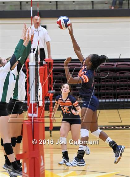 Thumbnail 1 in Reagan Vs Brandeis (NEISD Invitational) photogallery.