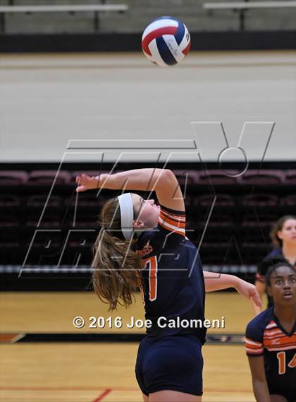 Thumbnail 3 in Reagan Vs Brandeis (NEISD Invitational) photogallery.